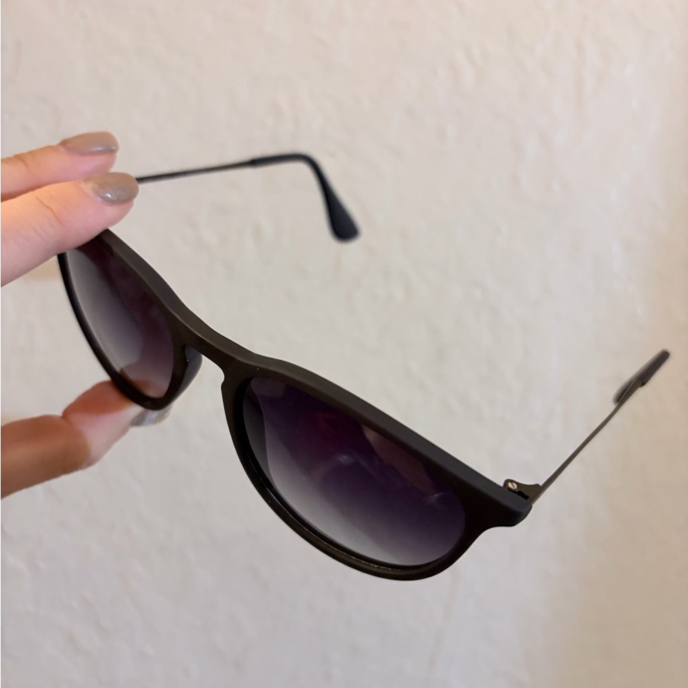 Like-new Ray-Ban Classic Black Sunglasses RB4171 matte - Picture 3 of 6